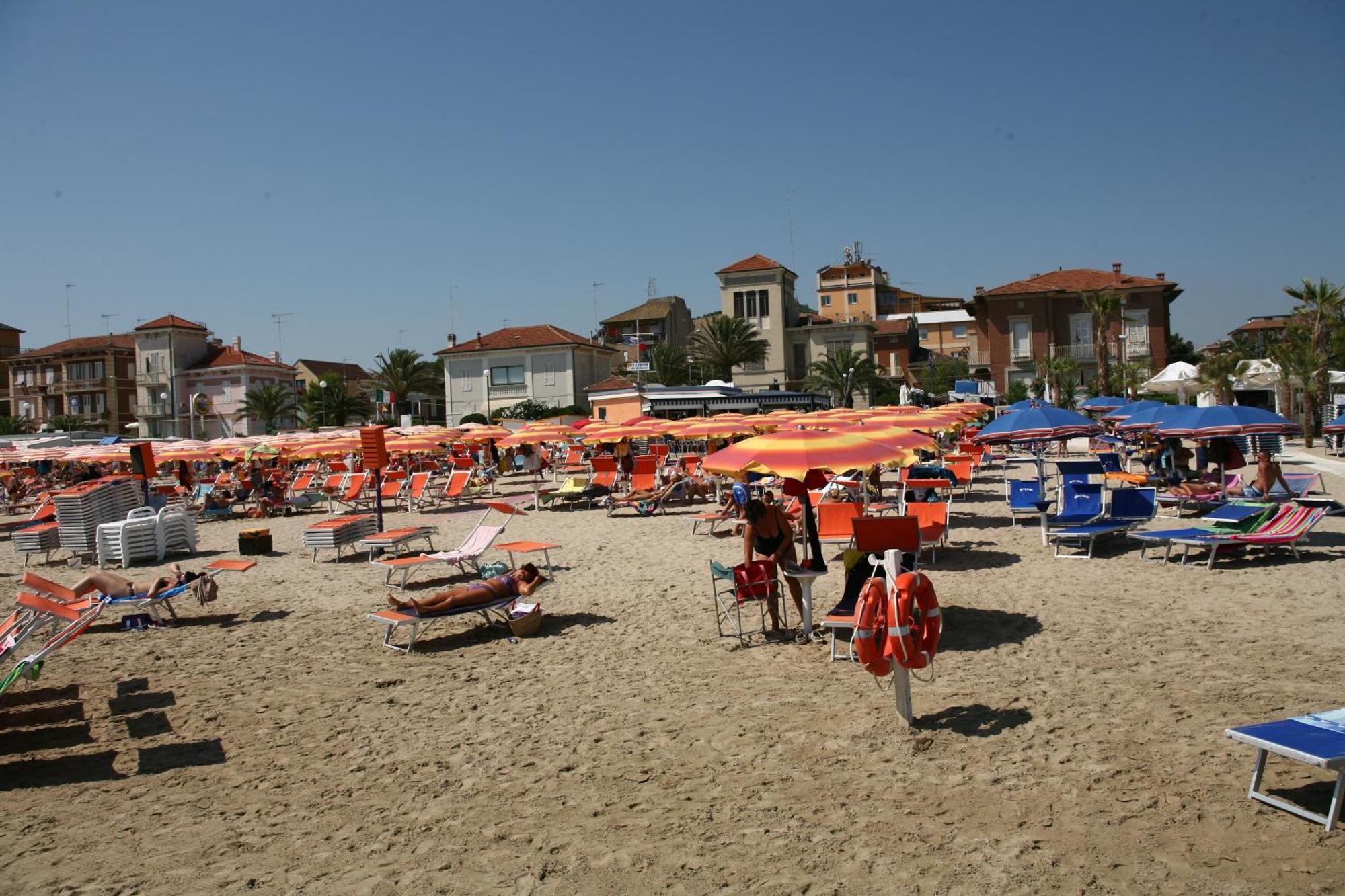 Hotel Victoria Porto San Giorgio Exteriör bild